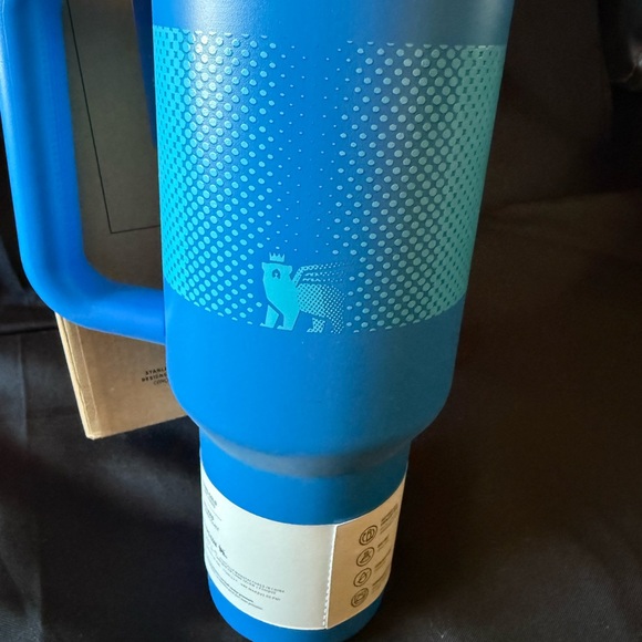 New Stanley 40oz Blue Grid With Flip Top and Emblem on the Back Quencher Tumbler - Picture 4 of 6